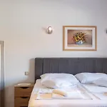 Marina Bed & Breakfast 3*