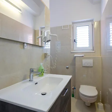 Bed and breakfast Marina Okrug Gornji